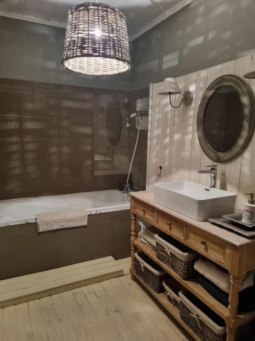 Charmante Maison Ancienne Avec Cour Alencon Ngoại thất bức ảnh